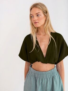 Love and Confuse LEAH Linen Crop Top in black